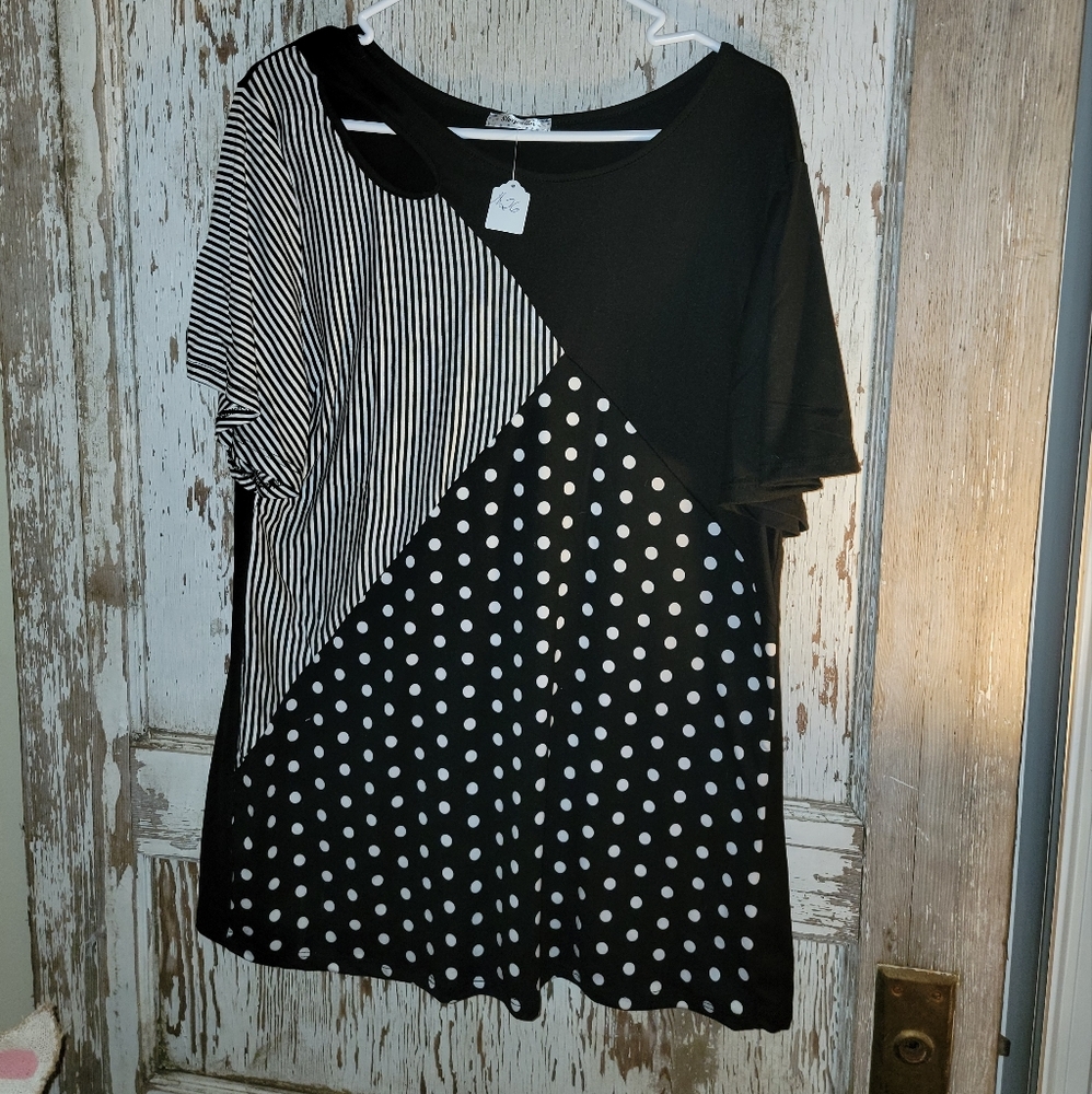 Black and white xl nwt Storyteller boutique top